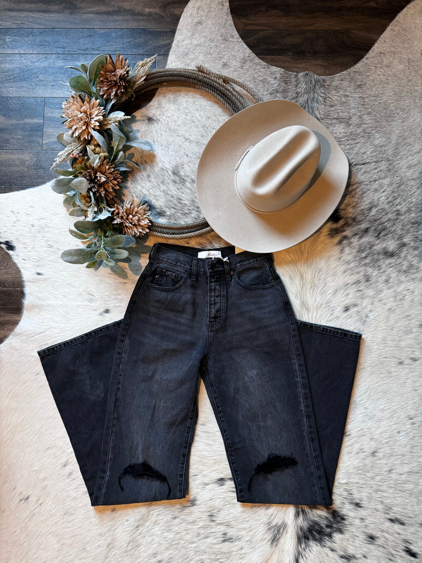 Kancan Black knee ripped jean