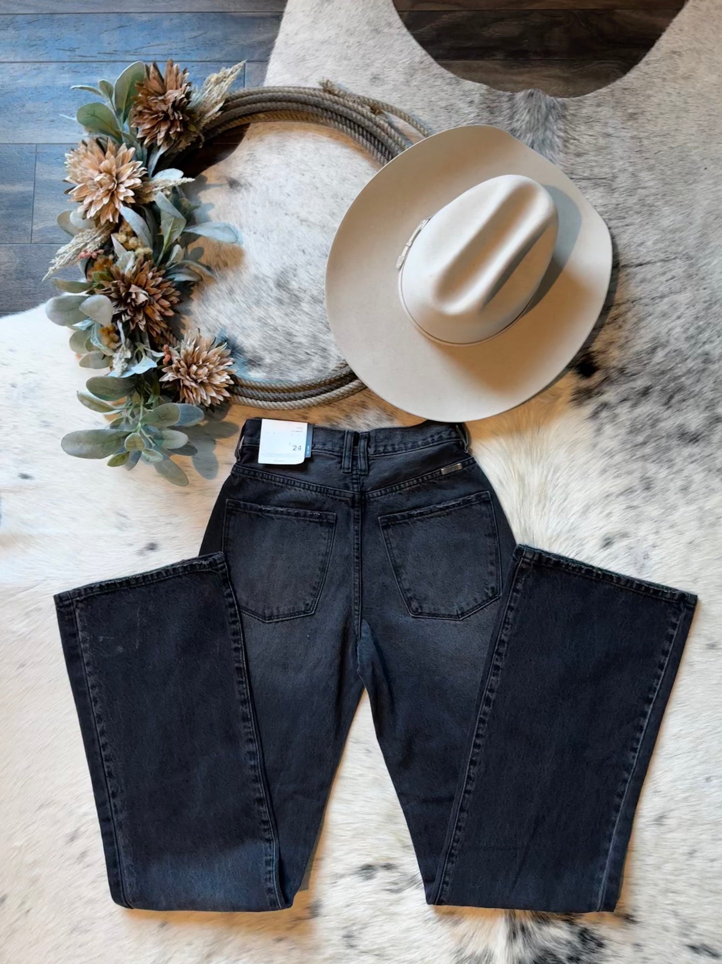 Kancan Black knee ripped jean