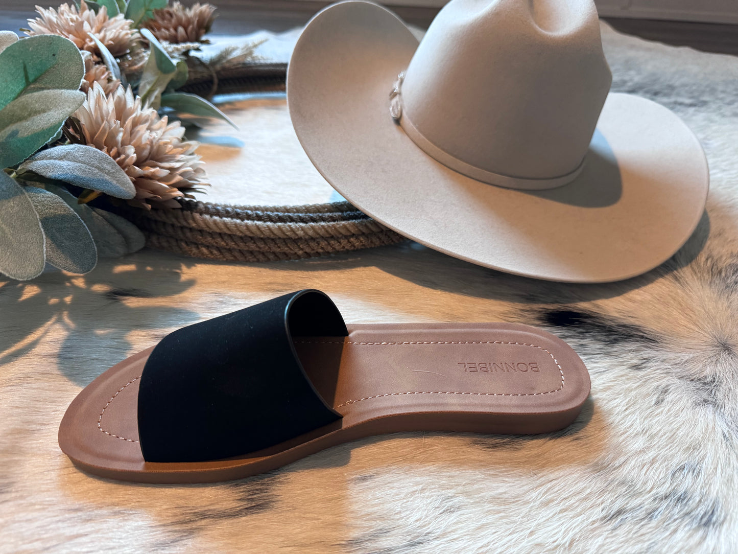 Basic Bold Upper Flexible Sole Slide
