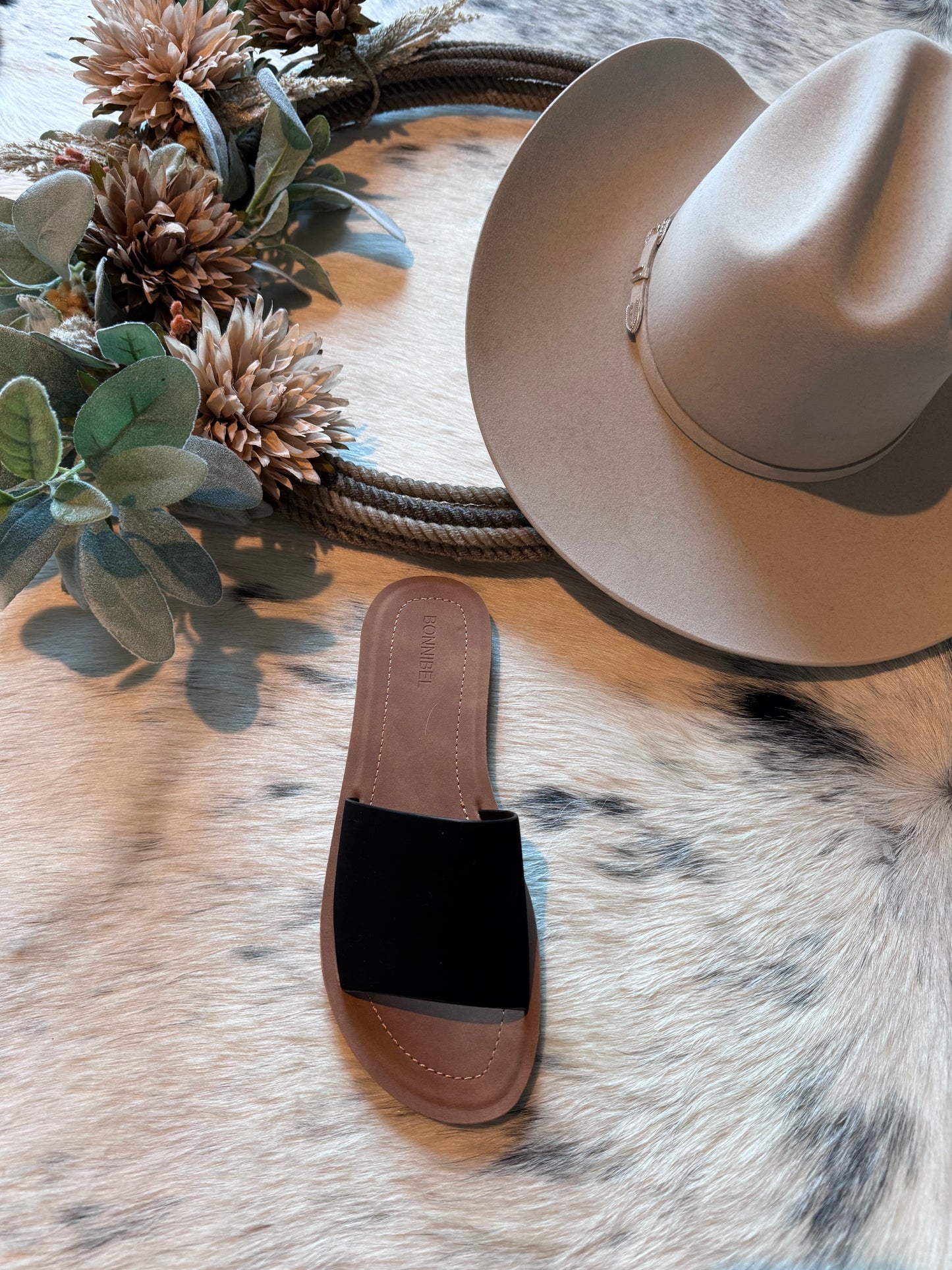 Basic Bold Upper Flexible Sole Slide