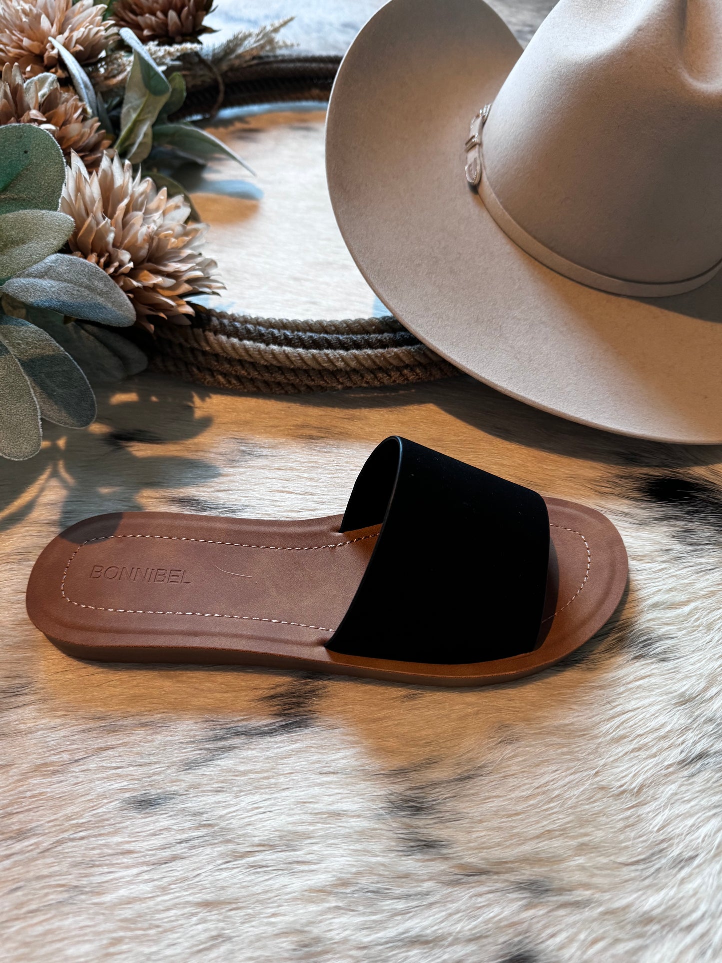Basic Bold Upper Flexible Sole Slide